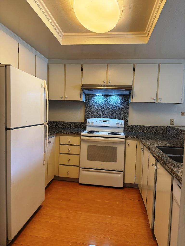 20072 Northcrest Square Cupertino, CA 95014 - Photo 8 of 26 a kitchen with cabinets and a stove top oven