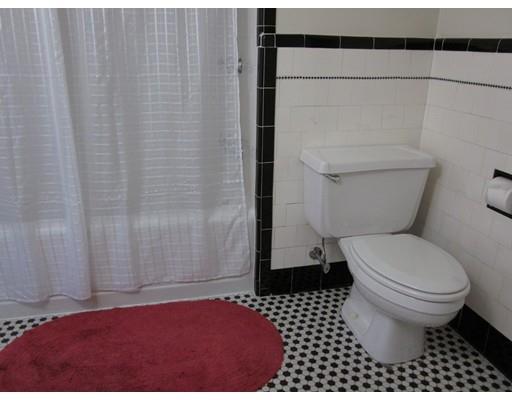 107 Gillette Avenue Springfield, MA 01118 - Photo 20 of 34