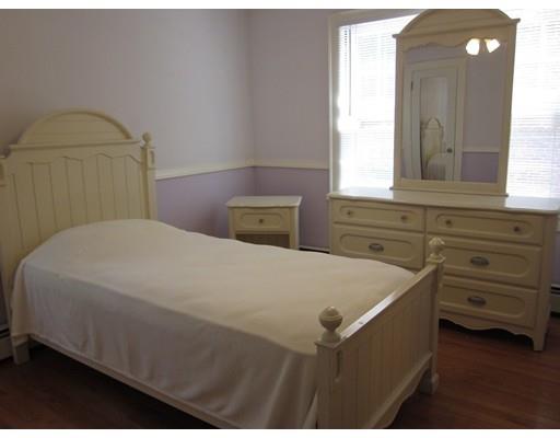 107 Gillette Avenue Springfield, MA 01118 - Photo 23 of 34