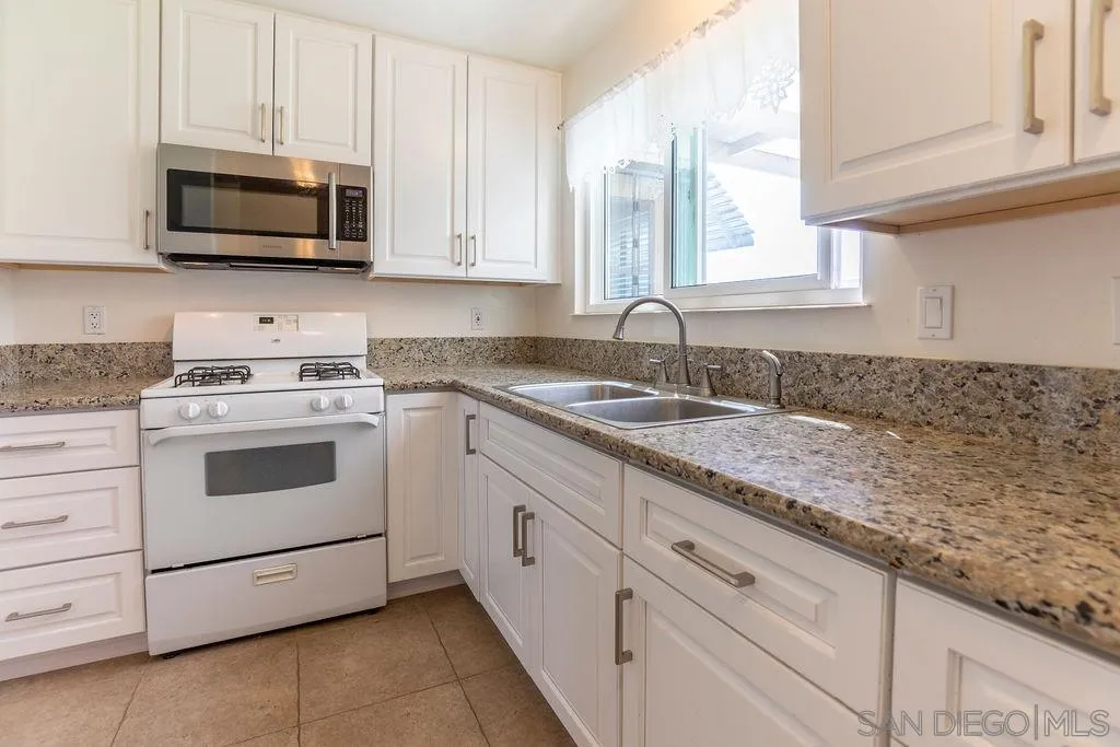 4729 Sunny Hills Road Oceanside, CA 92056 - Photo 6 of 25 Gallery Image 6