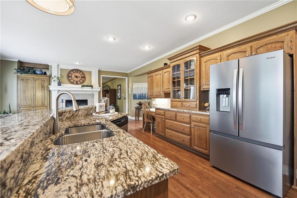 172 Northeast Hidden Ridge Lane Lee's Summit, MO 64064 - Photo 14 of 83 Gallery Image 14