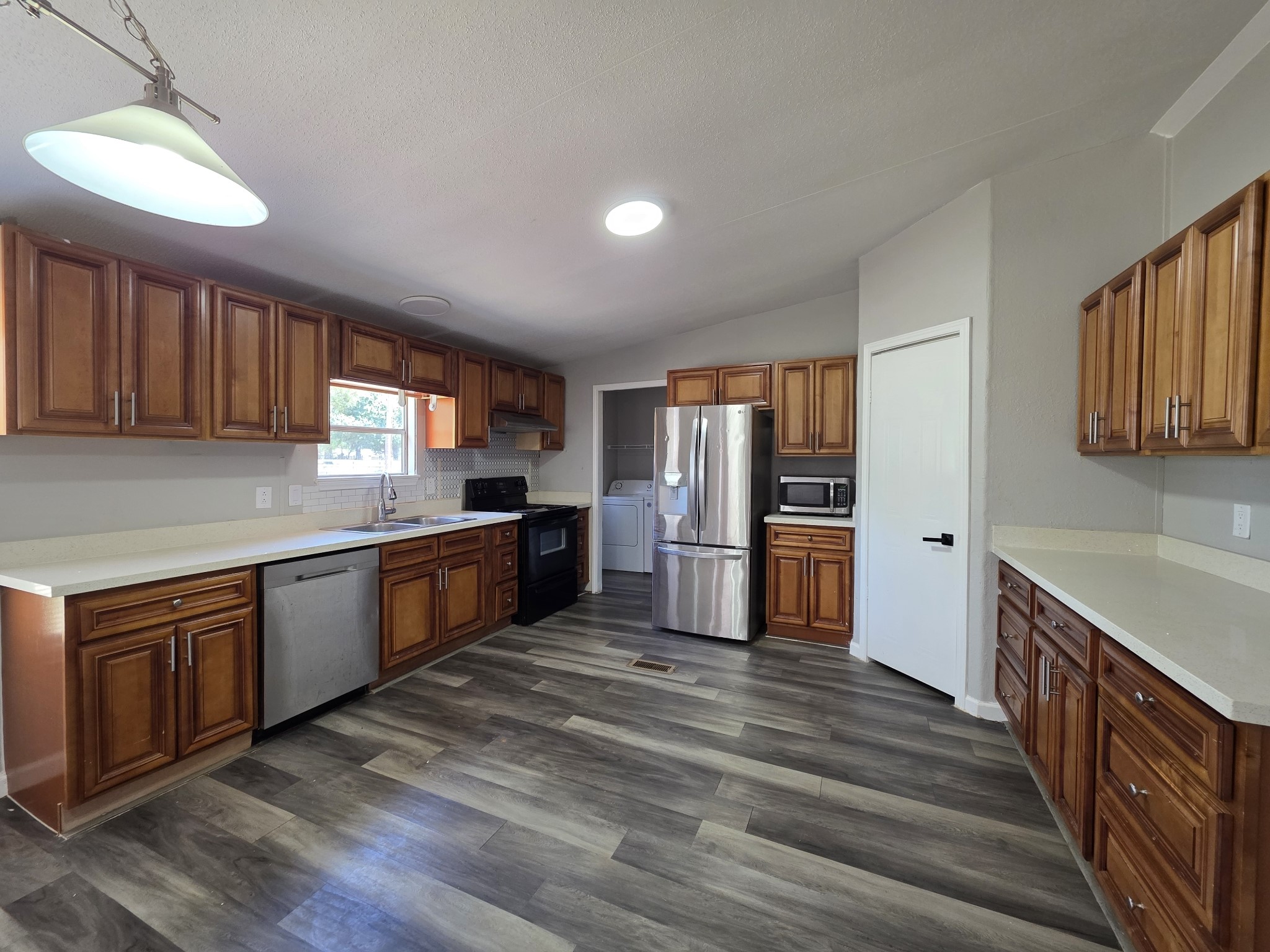 12121 Old County Road Willis, TX 77378 - Photo 7 of 16 Kitchen