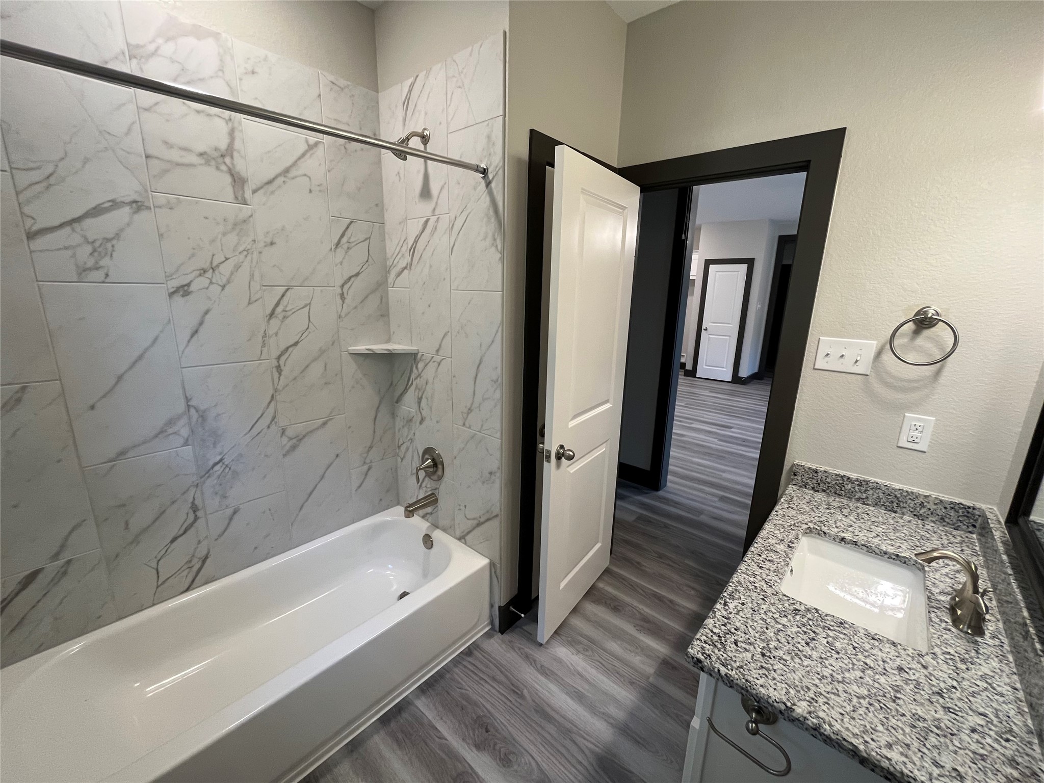 111 Heatherbrook Somerville, TX 77879 - Photo 6 of 11 a bathroom with a granite countertop sink a toilet and bathtub