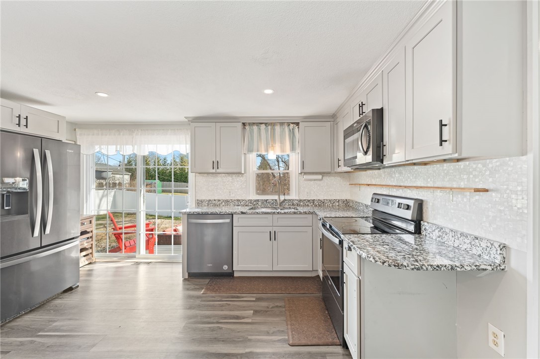 90 Amherst Road Warwick, RI 02889 - Photo 2 of 38