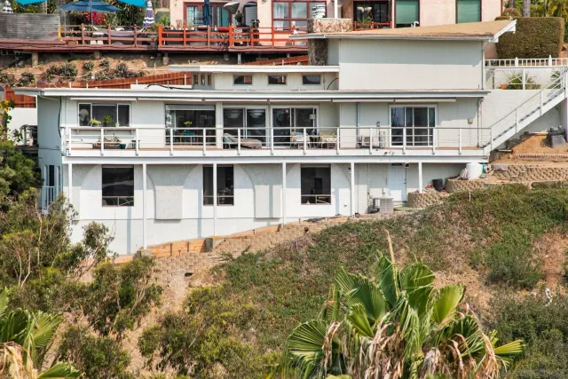 a large building with a lot of windows