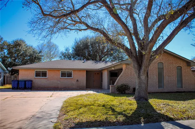 $238,900 | 208 Terlingua Drive, Portland, TX 78374