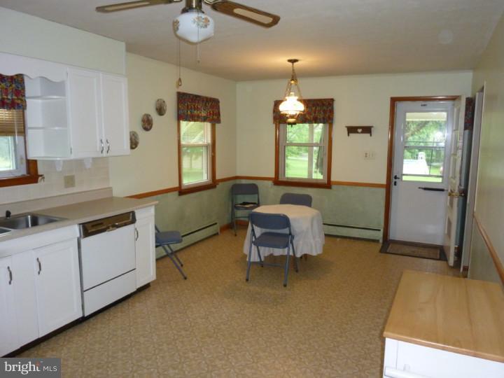 39 Monocacy Road Birdsboro, PA 19508 - Photo 4 of 19 Kitchen