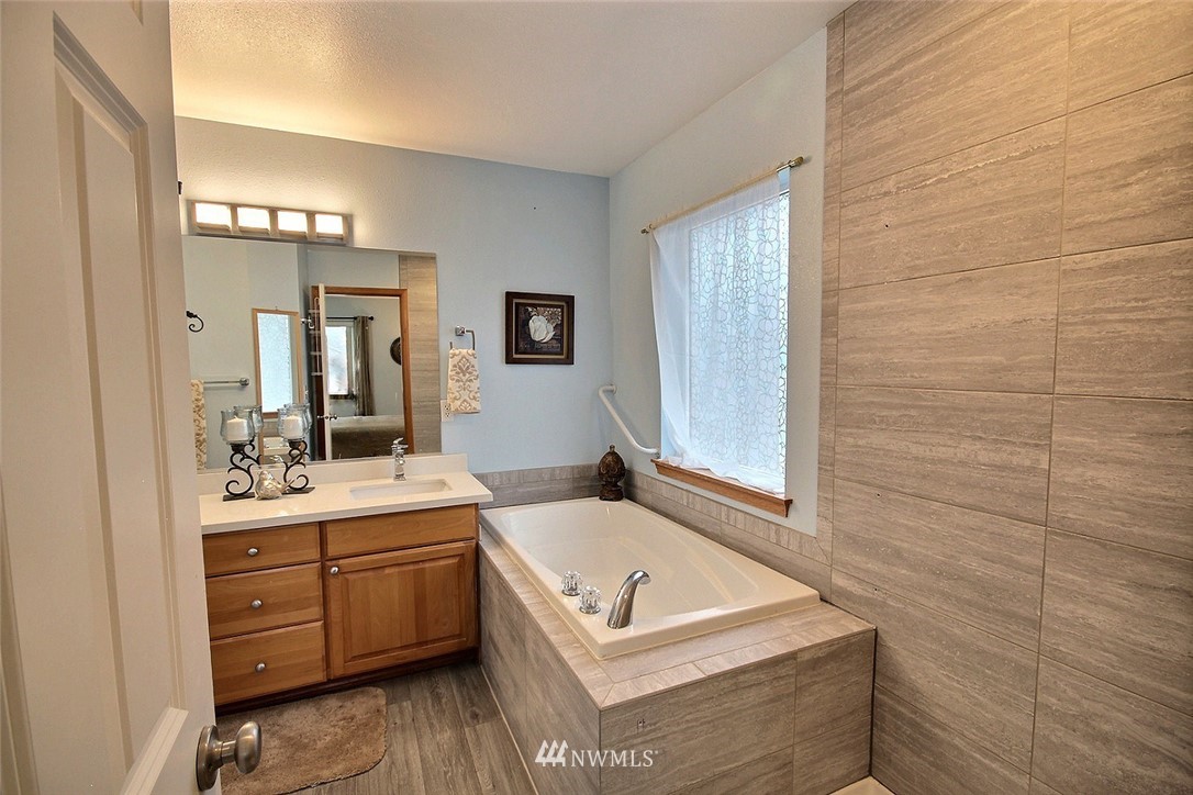523 Queen Avenue Northeast Renton, WA 98056 - Photo 12 of 25 Gallery Image 12