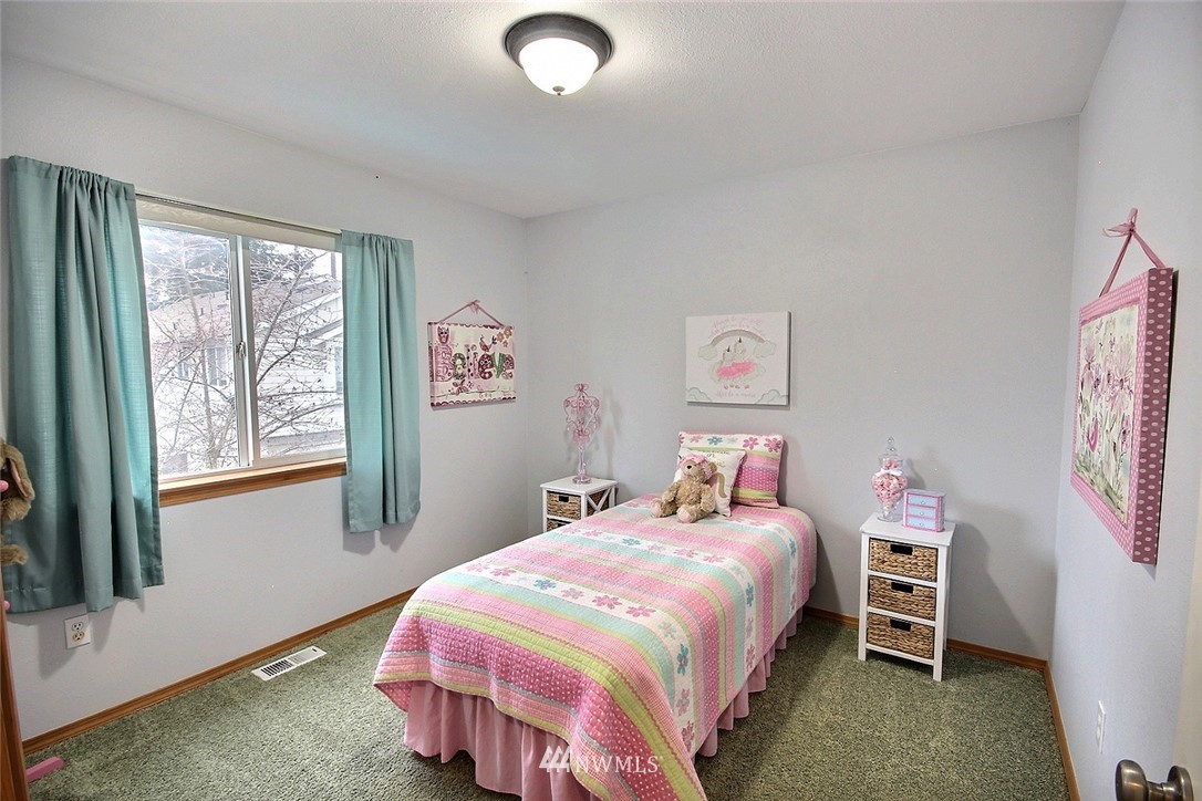 523 Queen Avenue Northeast Renton, WA 98056 - Photo 14 of 25 Gallery Image 14