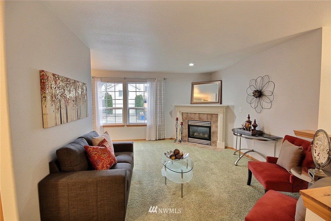 523 Queen Avenue Northeast Renton, WA 98056 - Photo 3 of 25 Gallery Image 3