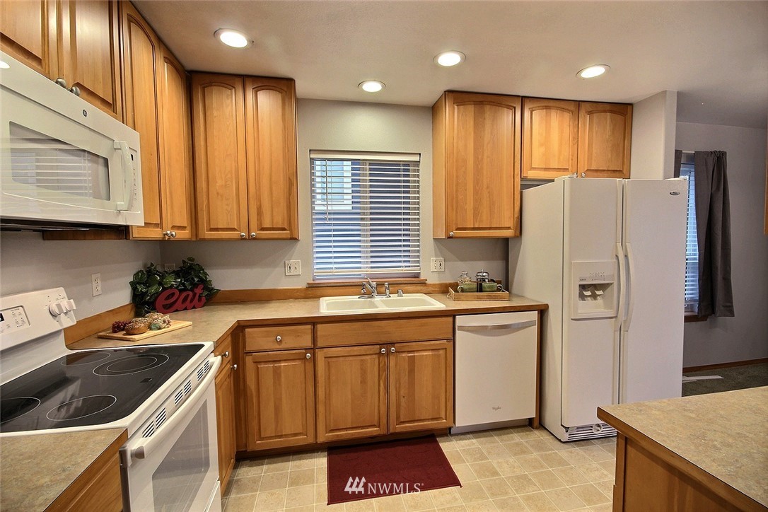 523 Queen Avenue Northeast Renton, WA 98056 - Photo 4 of 25 Gallery Image 4