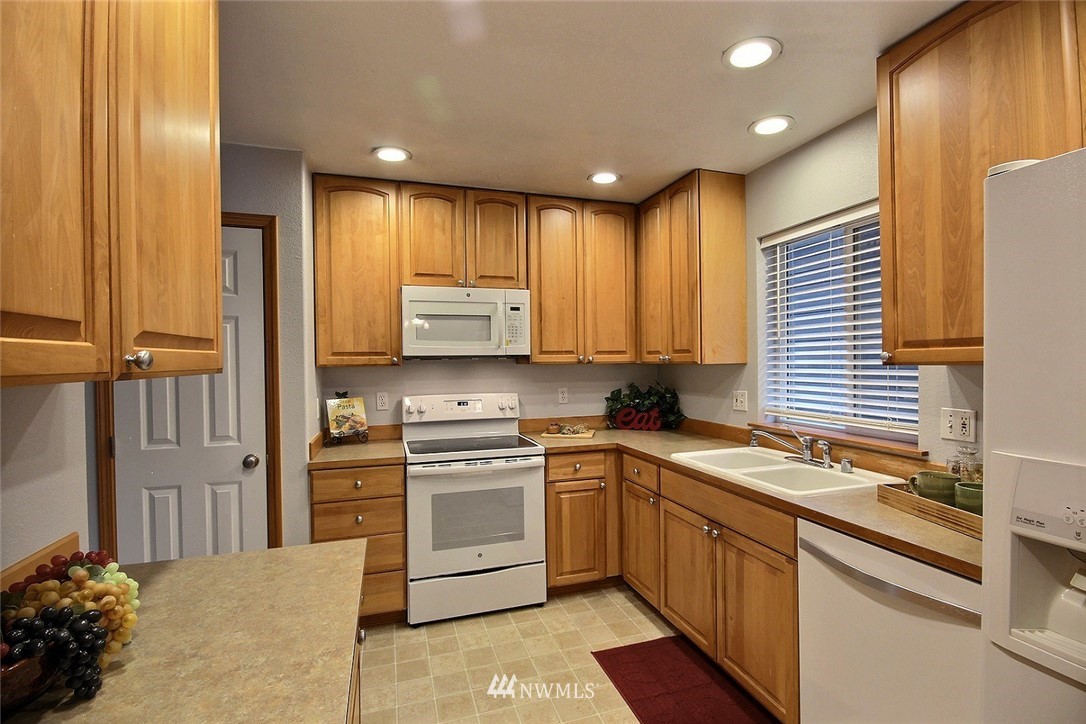 523 Queen Avenue Northeast Renton, WA 98056 - Photo 5 of 25 Gallery Image 5