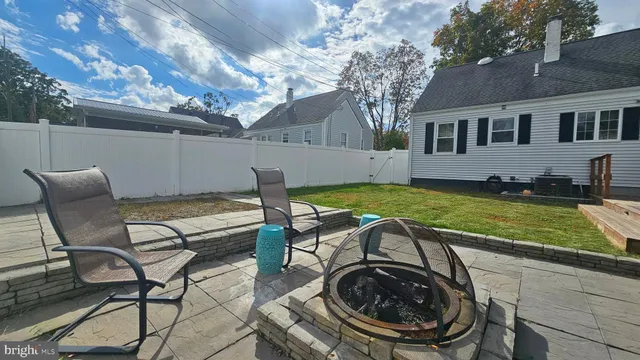 a view of house with outdoor seating space