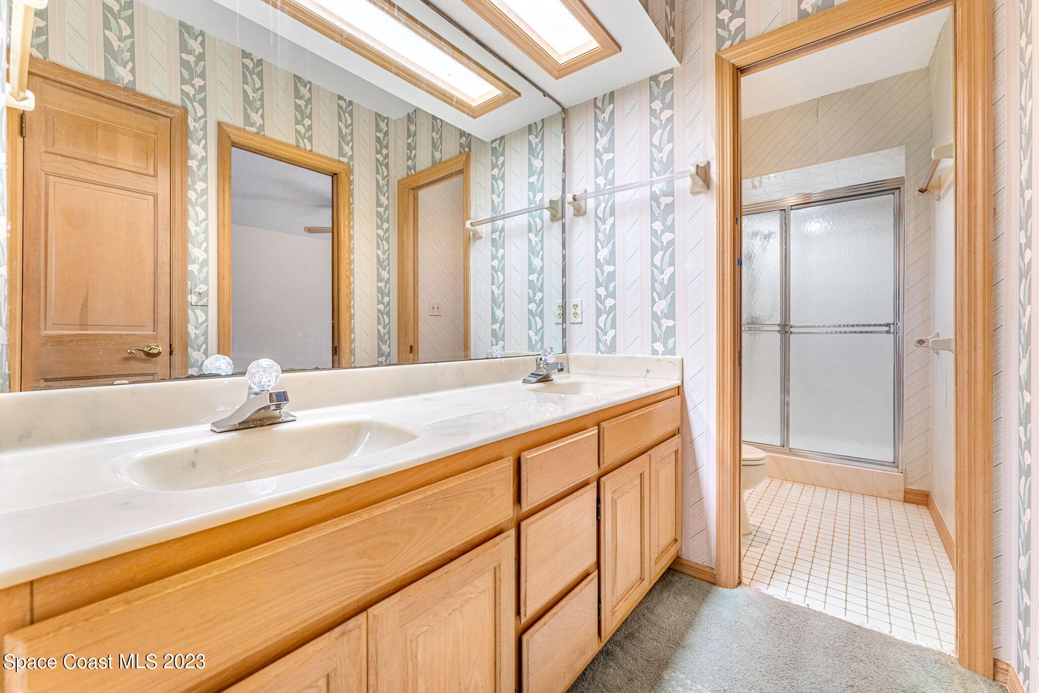 3700 Shady Run Road Melbourne, FL 32934 - Photo 13 of 27 a bathroom with a double vanity sink and a bathtub
