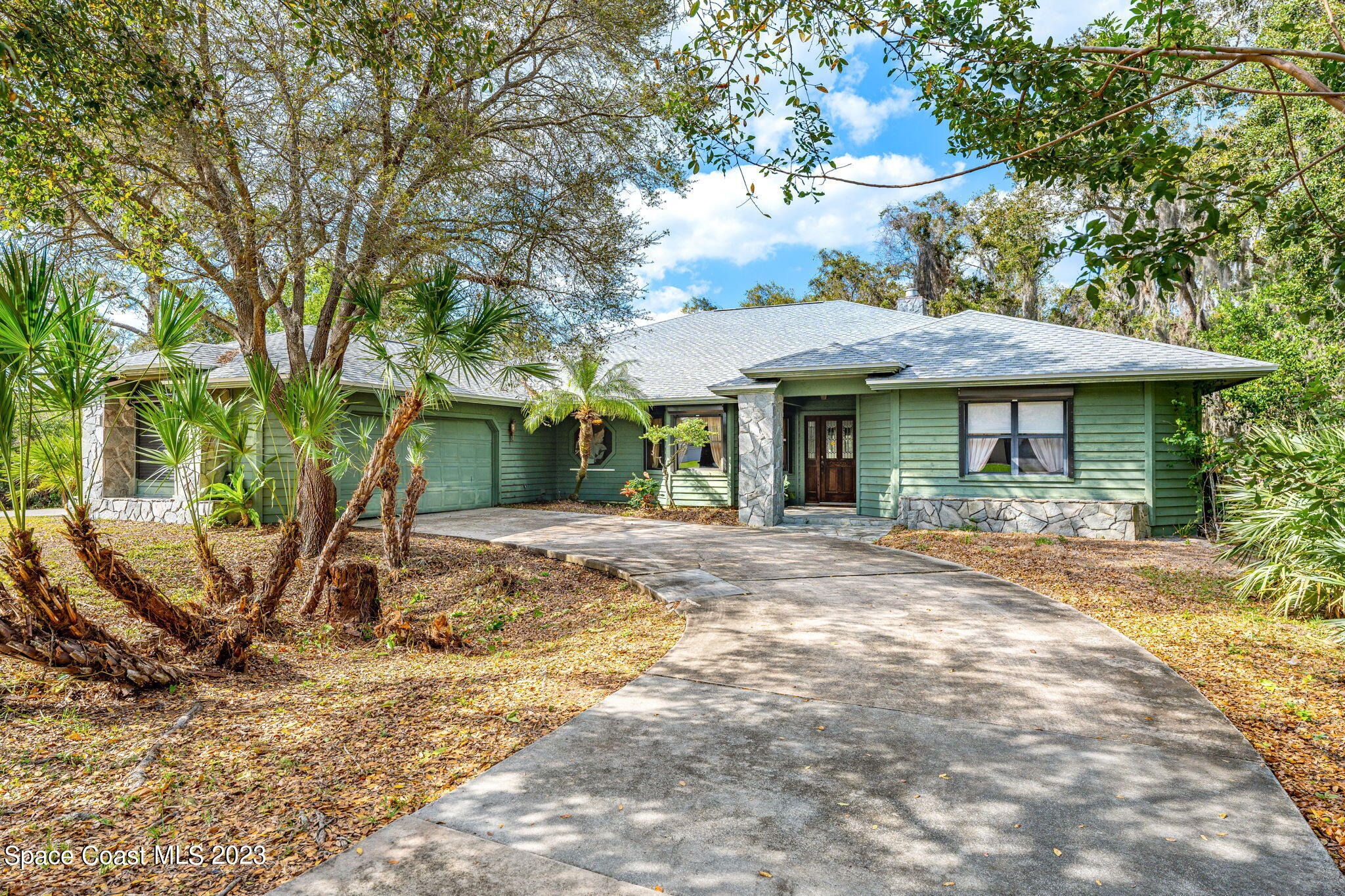 3700 Shady Run Road Melbourne, FL 32934 - Photo 26 of 27 a front view of a house with garden