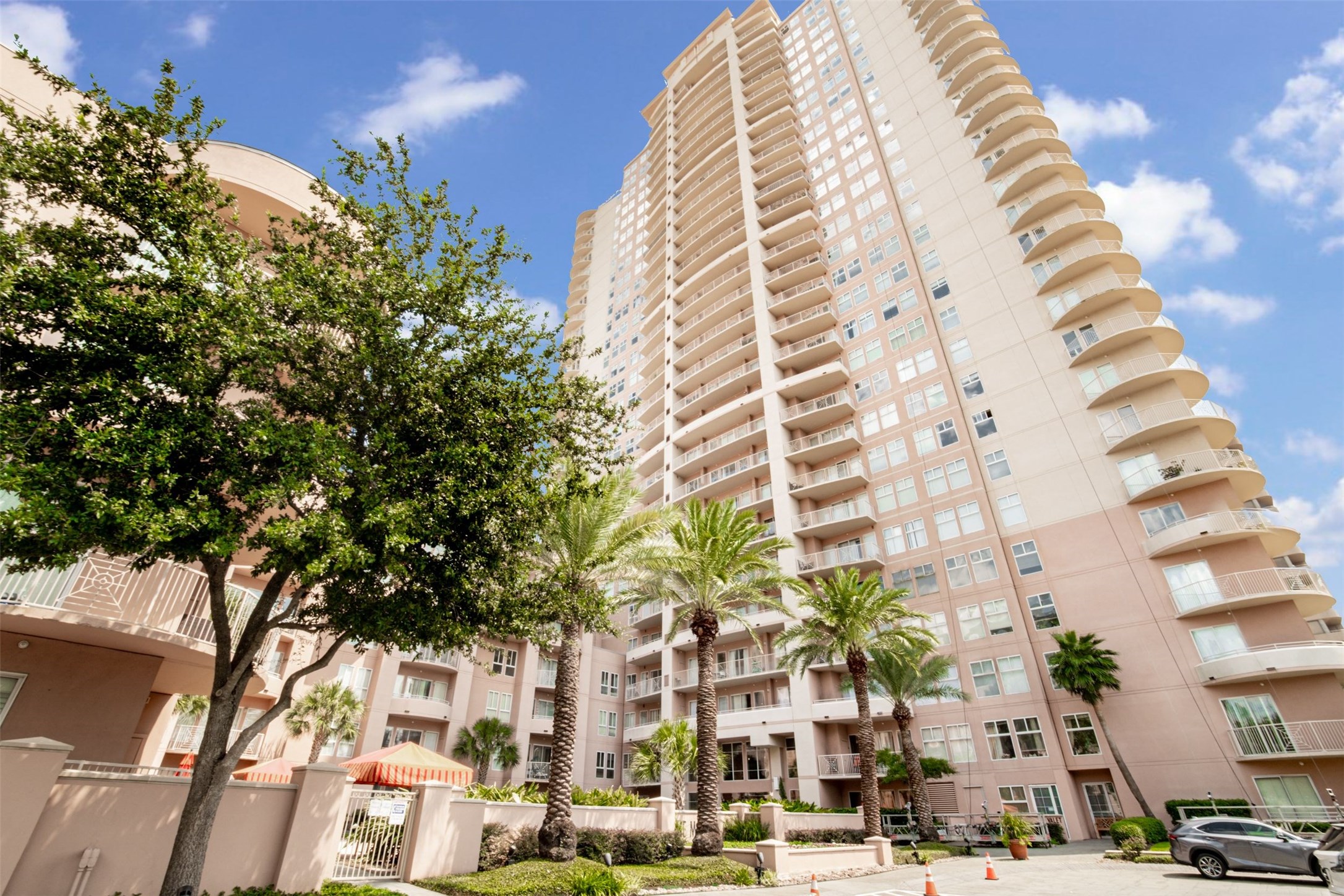3505 Sage Road, Unit 2403 Houston, TX 77056 - Photo 2 of 26 a view of a tall building