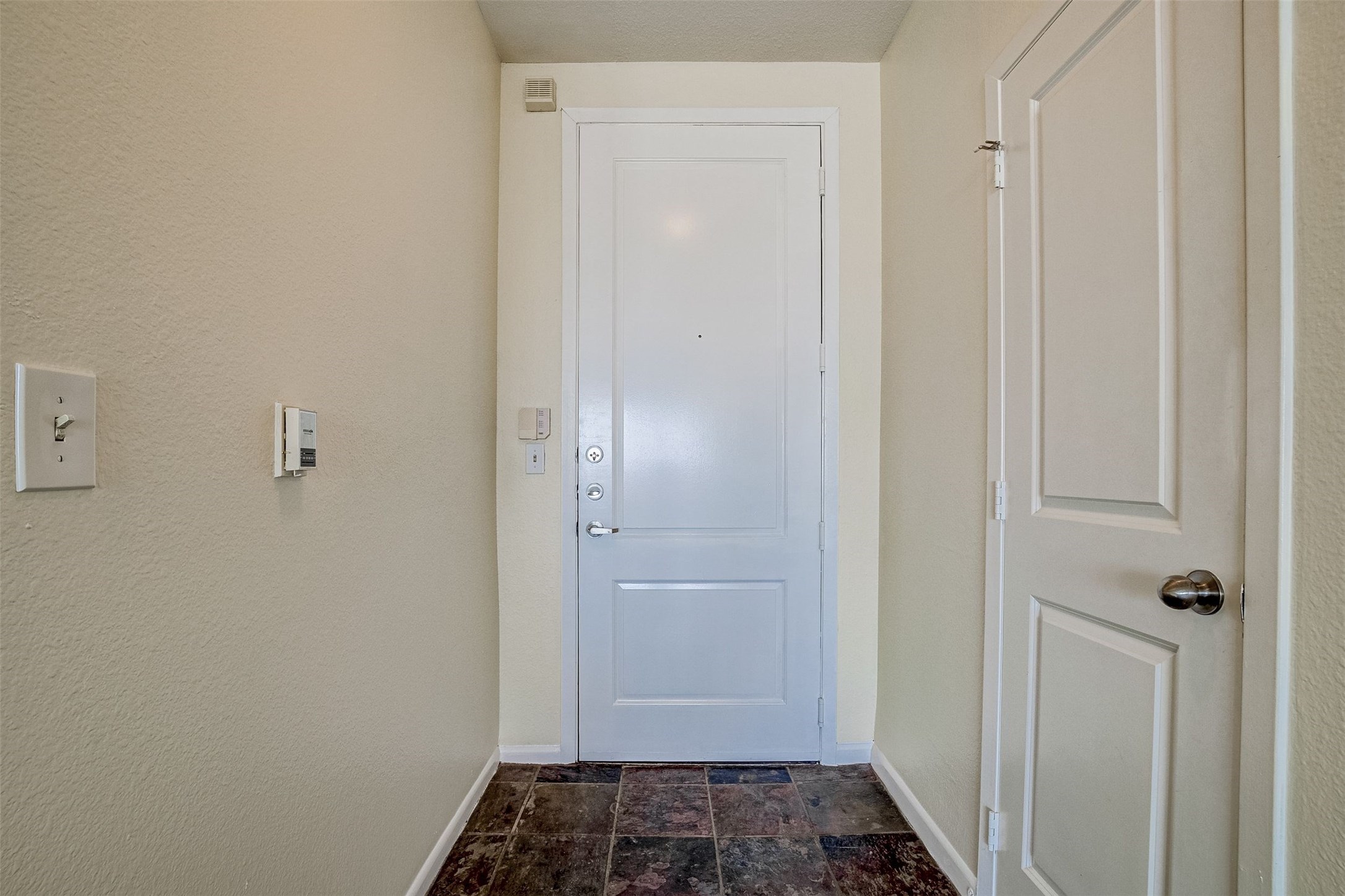 3505 Sage Road, Unit 2403 Houston, TX 77056 - Photo 8 of 26 a bathroom with a sink