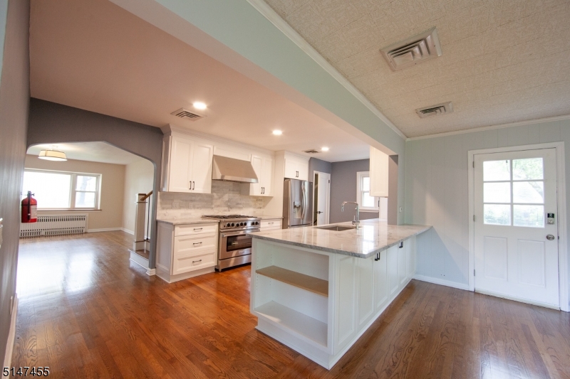 30 Chestnut Hill Place Glen Ridge, NJ 07028 - Photo 7 of 14