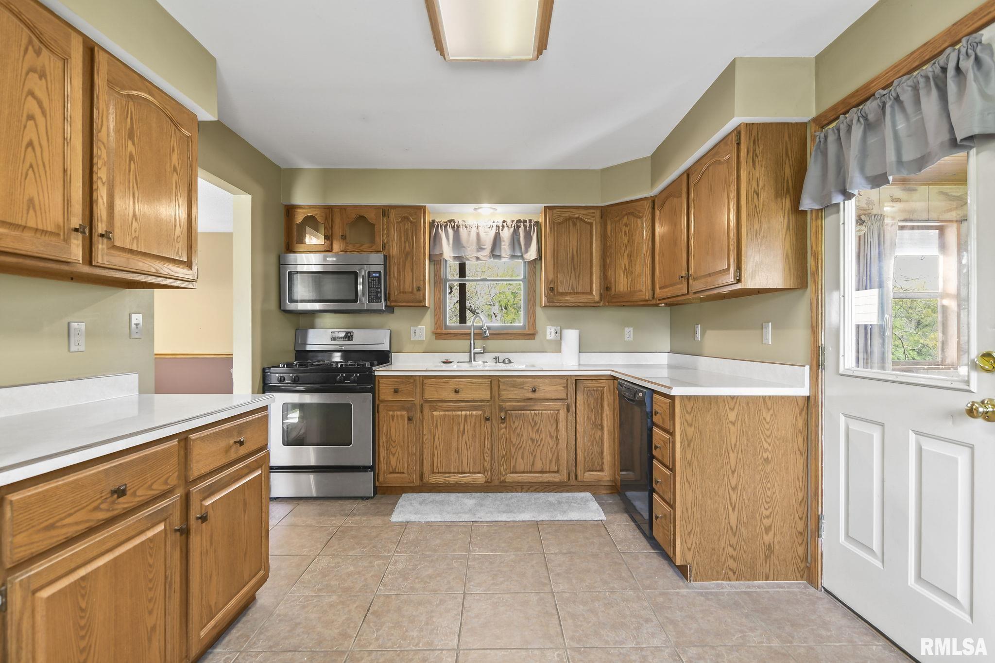 33 West Hazel Dell Lane Springfield, IL 62703 - Photo 15 of 47 Gallery Image 15