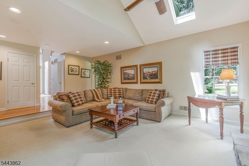 5 Pinewood Lane Warren, NJ 07059 - Photo 11 of 45