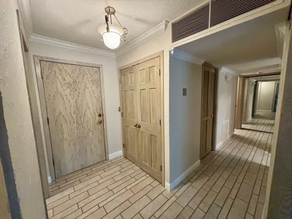 $189,900 | 6075 Lincoln Drive, Unit 201, Edina, MN 55436