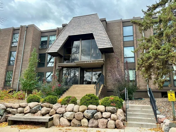 $189,900 | 6075 Lincoln Drive, Unit 201, Edina, MN 55436