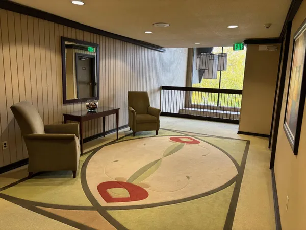 $189,900 | 6075 Lincoln Drive, Unit 201, Edina, MN 55436