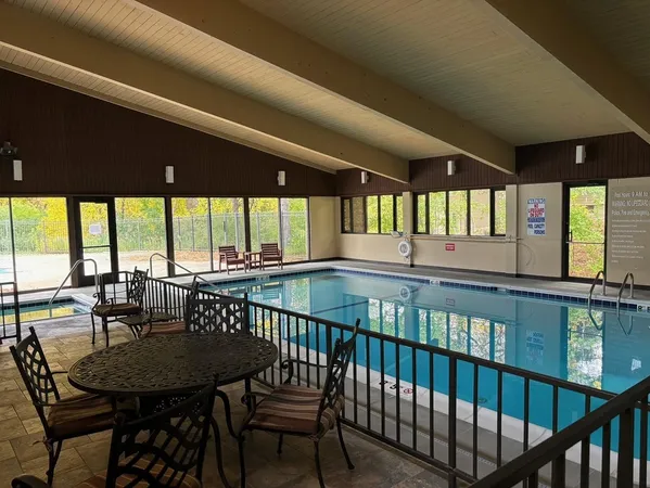 $189,900 | 6075 Lincoln Drive, Unit 201, Edina, MN 55436