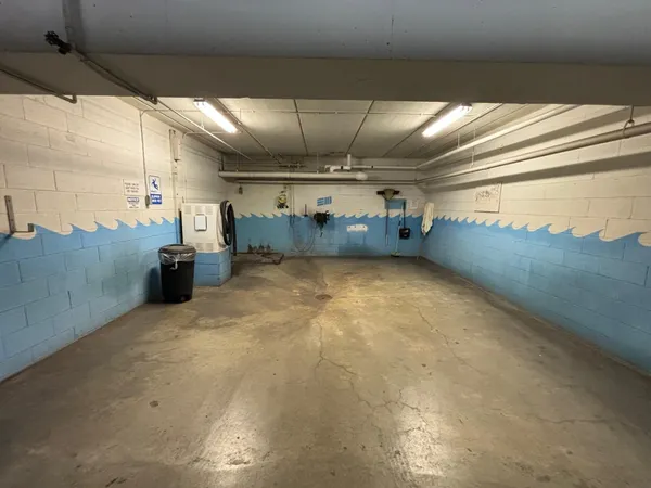 $189,900 | 6075 Lincoln Drive, Unit 201, Edina, MN 55436