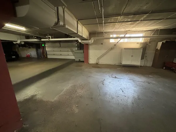 $189,900 | 6075 Lincoln Drive, Unit 201, Edina, MN 55436