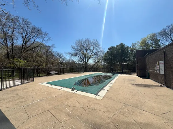 $189,900 | 6075 Lincoln Drive, Unit 201, Edina, MN 55436