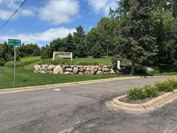 $189,900 | 6075 Lincoln Drive, Unit 201, Edina, MN 55436