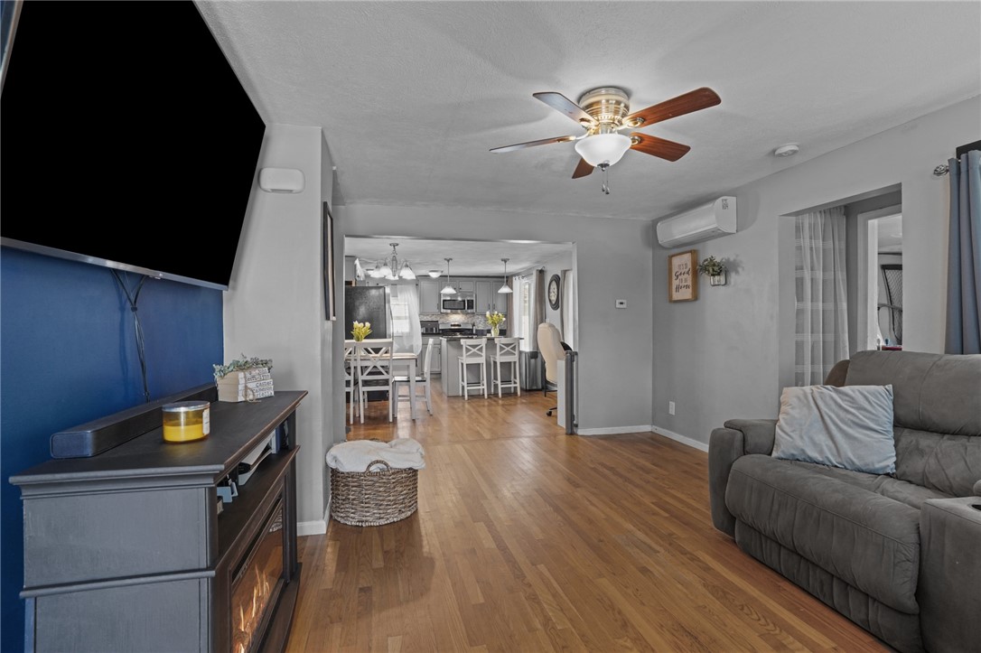 45 Inman Avenue Warwick, RI 02886 - Photo 11 of 35 Living Room