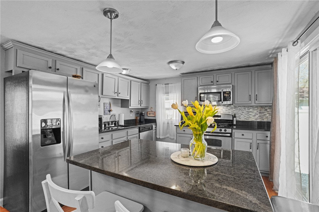 45 Inman Avenue Warwick, RI 02886 - Photo 9 of 35 Gallery Image 9
