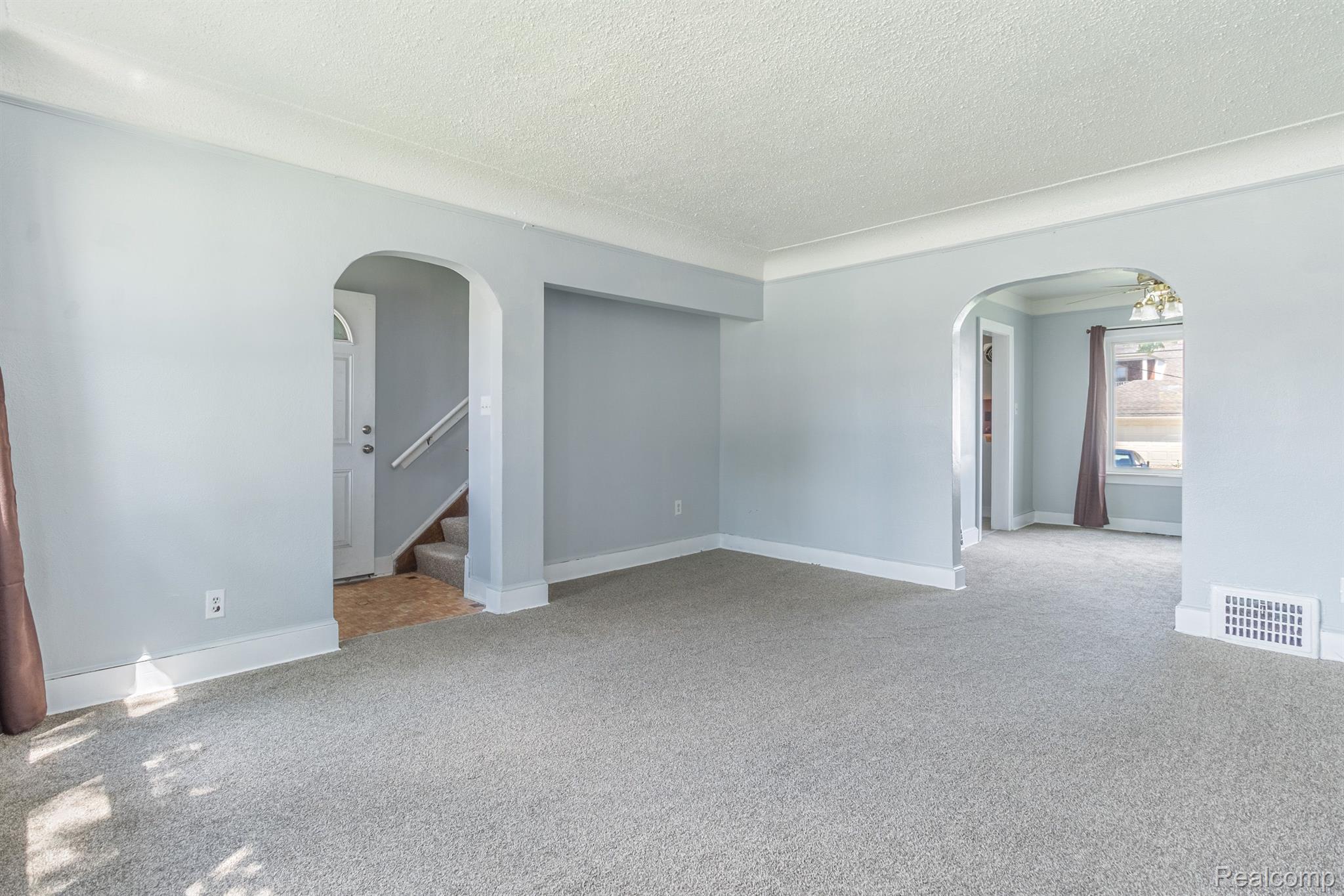 6468 Schaefer Road Dearborn, MI 48126 - Photo 8 of 25 Gallery Image 8
