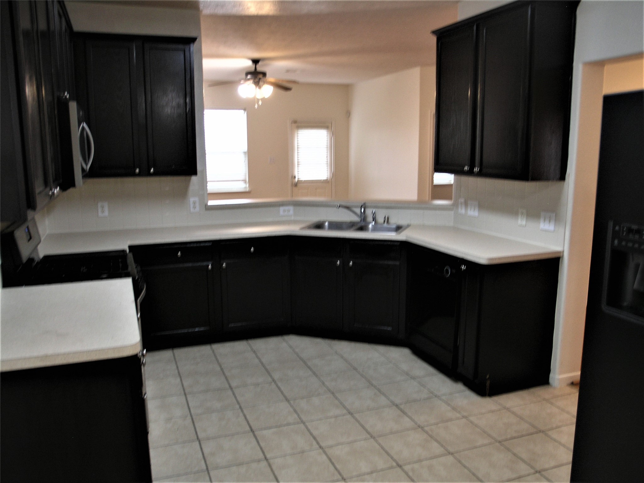 2926 Meadowglen Crest Houston, TX 77082 - Photo 5 of 22 Very Open Kitchen, easy to cook and serve