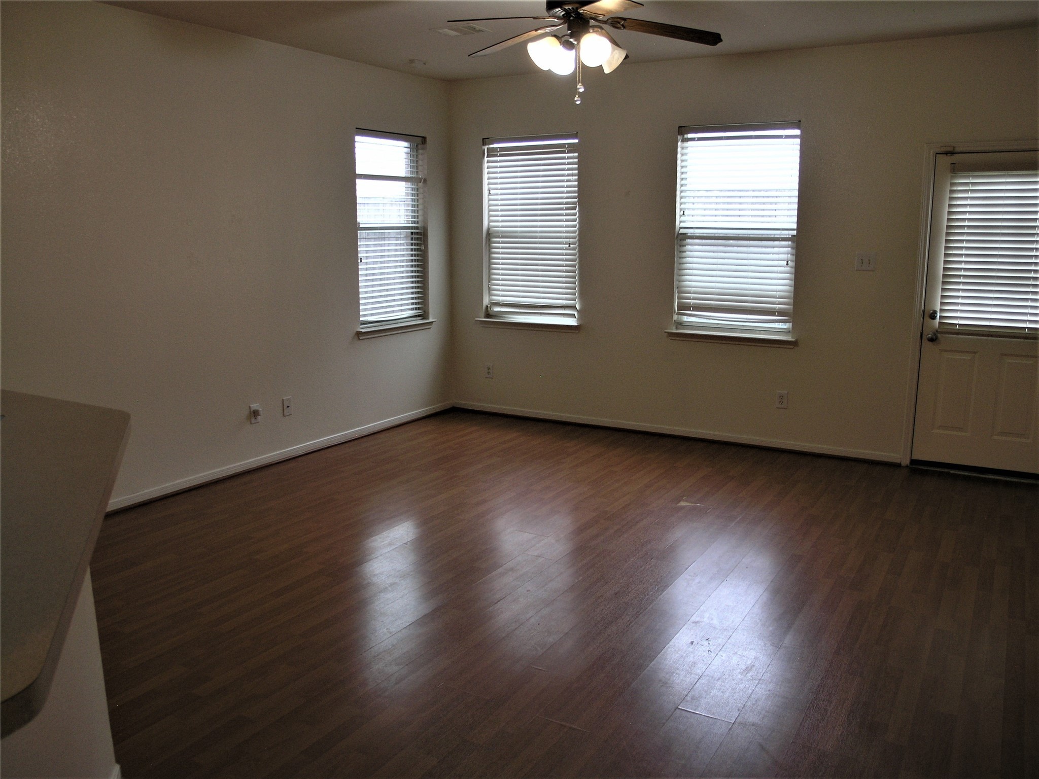 2926 Meadowglen Crest Houston, TX 77082 - Photo 6 of 22 Family Room is a good size convenient to Kitchen serving