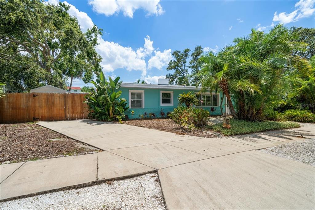 301 Cevera Road Dunedin, FL 34698 - Photo 3 of 33 a view of backyard of a house