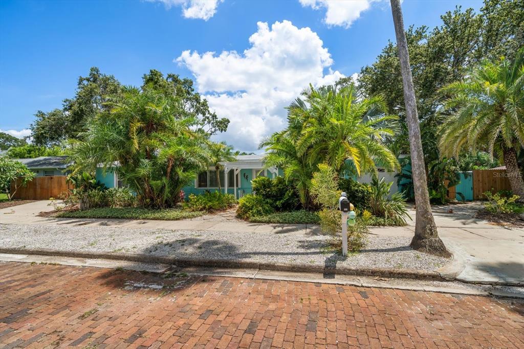 301 Cevera Road Dunedin, FL 34698 - Photo 4 of 33 a pathway of a house with a yard