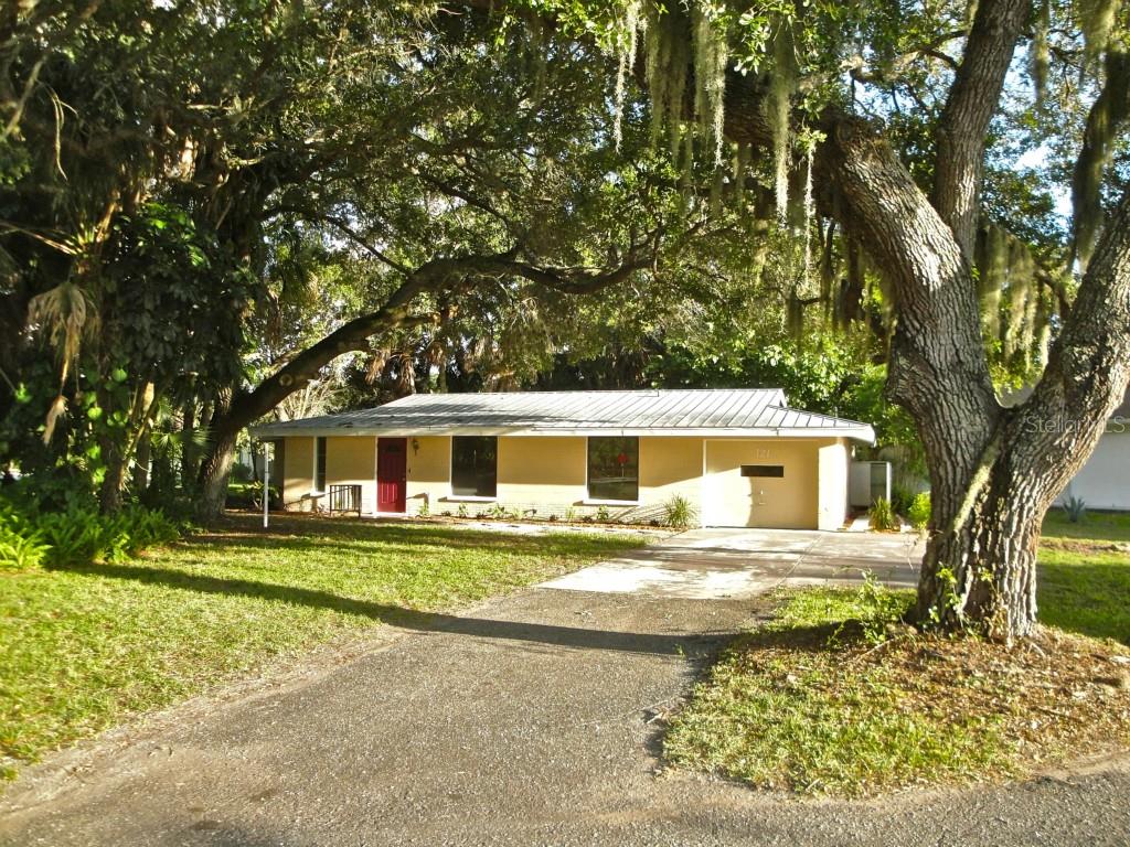 121 Wisteria Road Venice, FL 34293 - Photo 1 of 1 a front view of a house with a yard