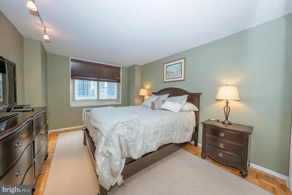 $360,000 | 1919 Chestnut Street, Unit 1403, Philadelphia, PA 19103