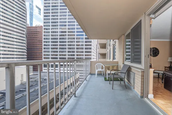 $360,000 | 1919 Chestnut Street, Unit 1403, Philadelphia, PA 19103