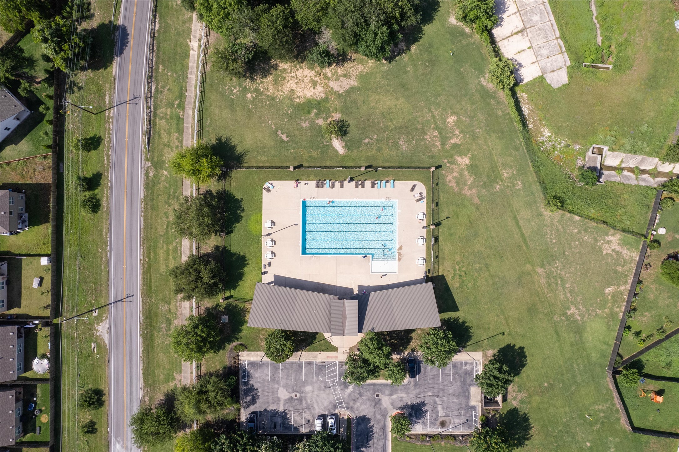 5825 Silver Screen Drive Austin, TX 78747 - Photo 33 of 40 An aerial perspective reveals a community swimming pool alongside its dedicated parking area and a well-maintained surrounding landscape.