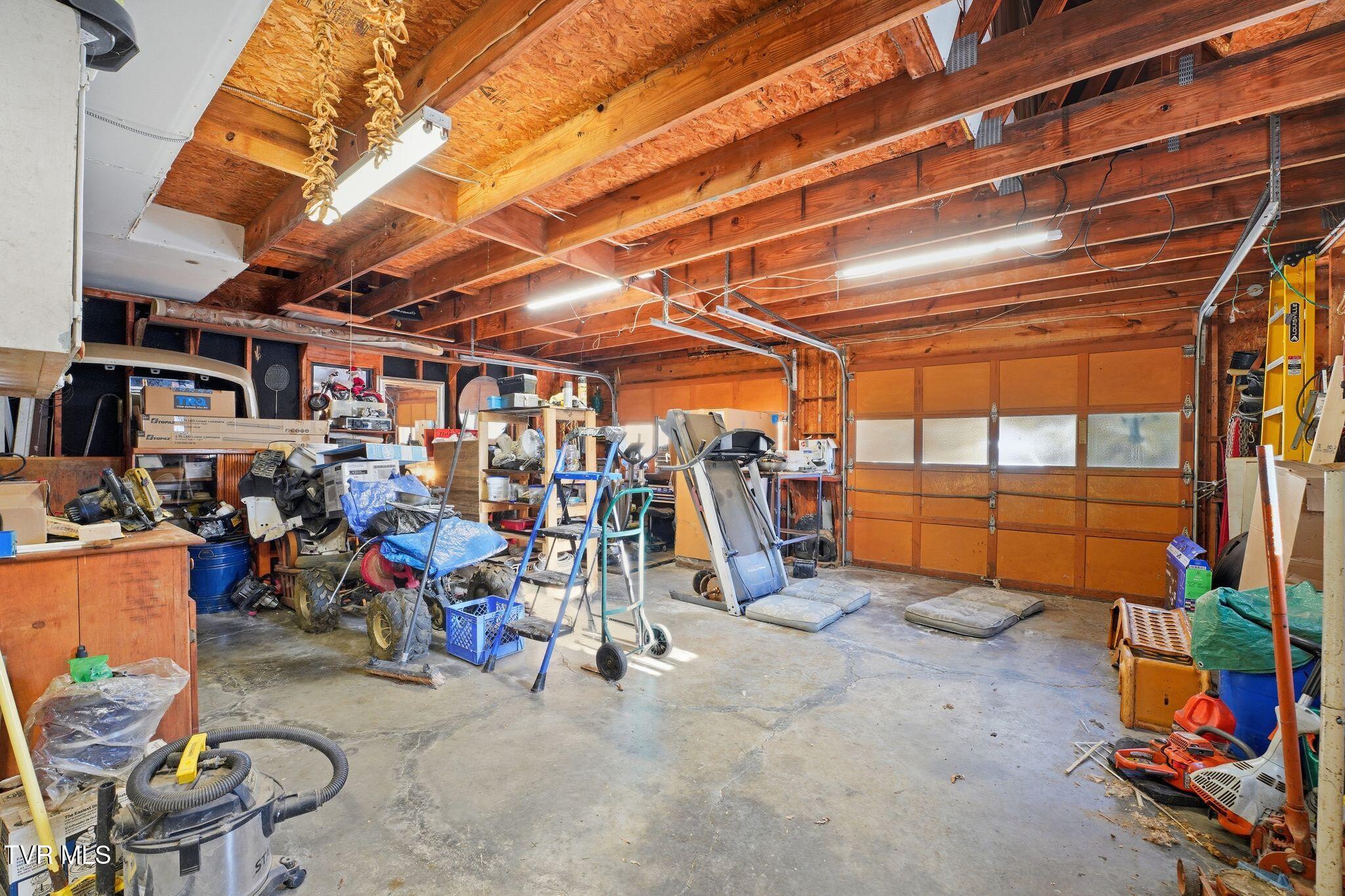 247 Foster Road Rocky Top, TN 37769 - Photo 26 of 42 35_247_Foster_Rd_Rocky_Top_TN_37769_USA-