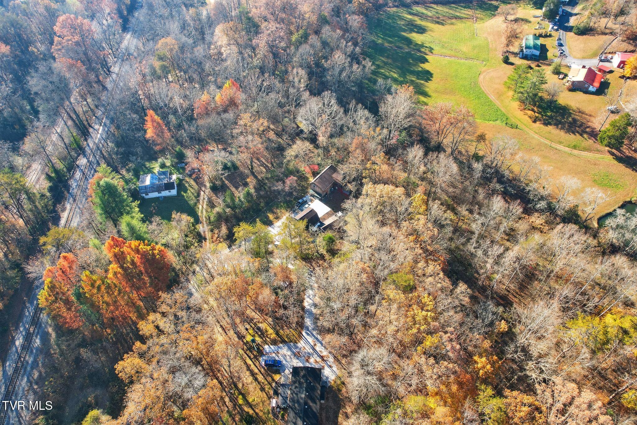 247 Foster Road Rocky Top, TN 37769 - Photo 32 of 42 05_247_Foster_Rd_Rocky_Top_TN_37769_USA-