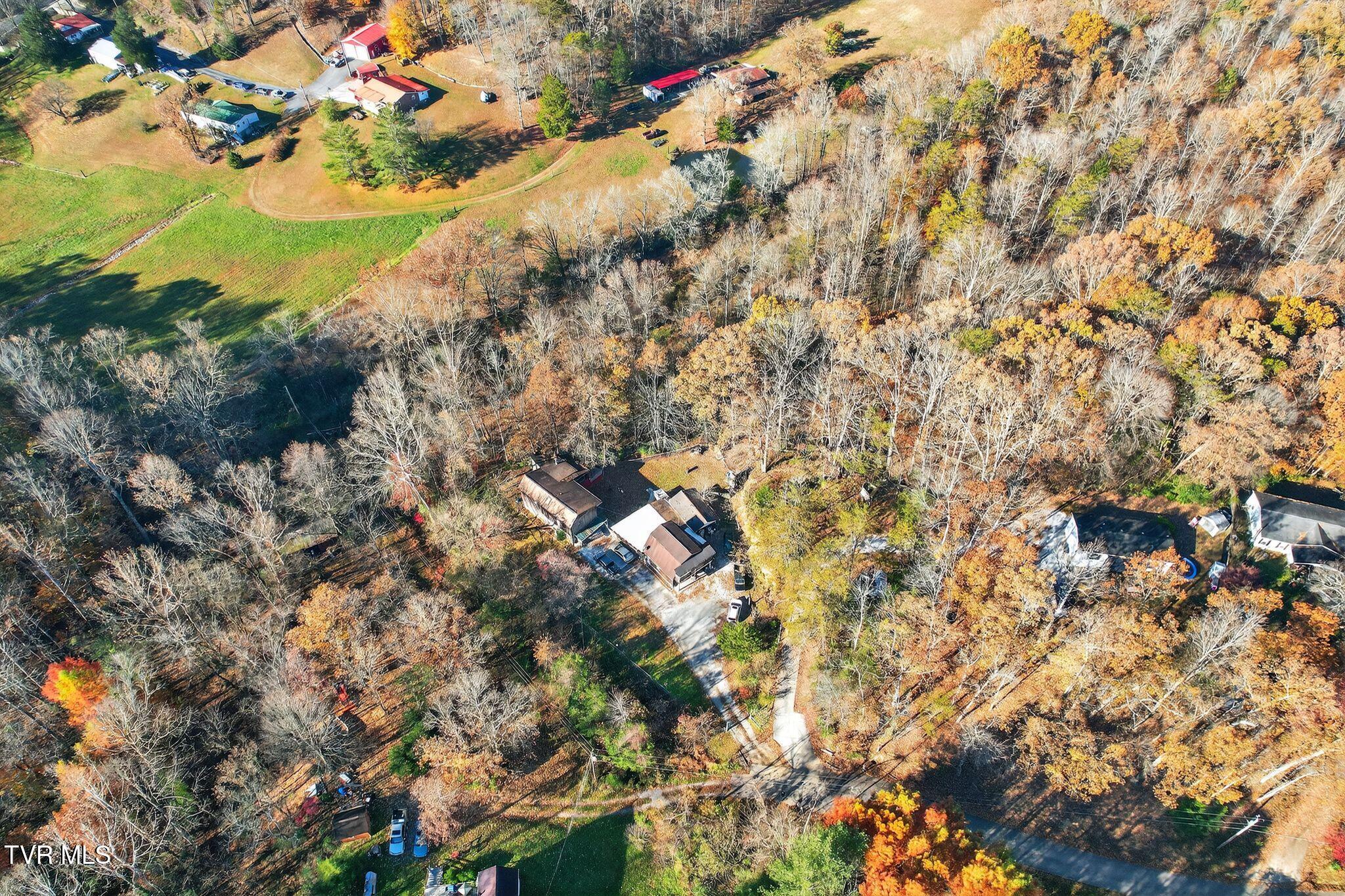 247 Foster Road Rocky Top, TN 37769 - Photo 34 of 42 08_247_Foster_Rd_Rocky_Top_TN_37769_USA-