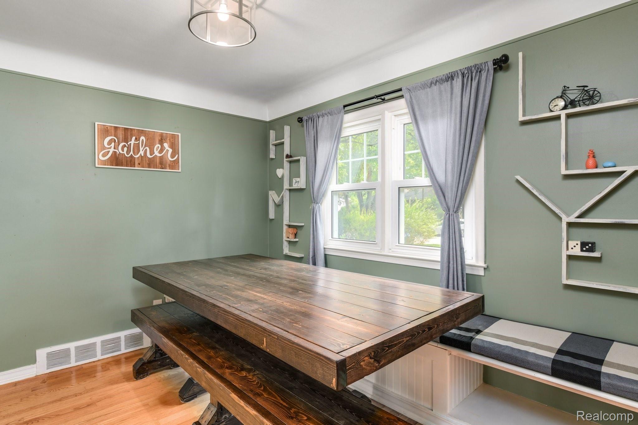 3411 Durham Road Royal Oak, MI 48073 - Photo 7 of 31 7-web-or-mls-3411 Durham Road - Royal Oak0004.jpg