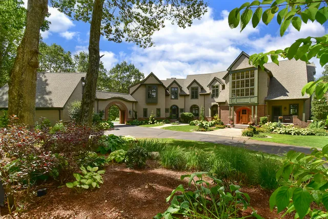 a view of an house with backyard space and garden