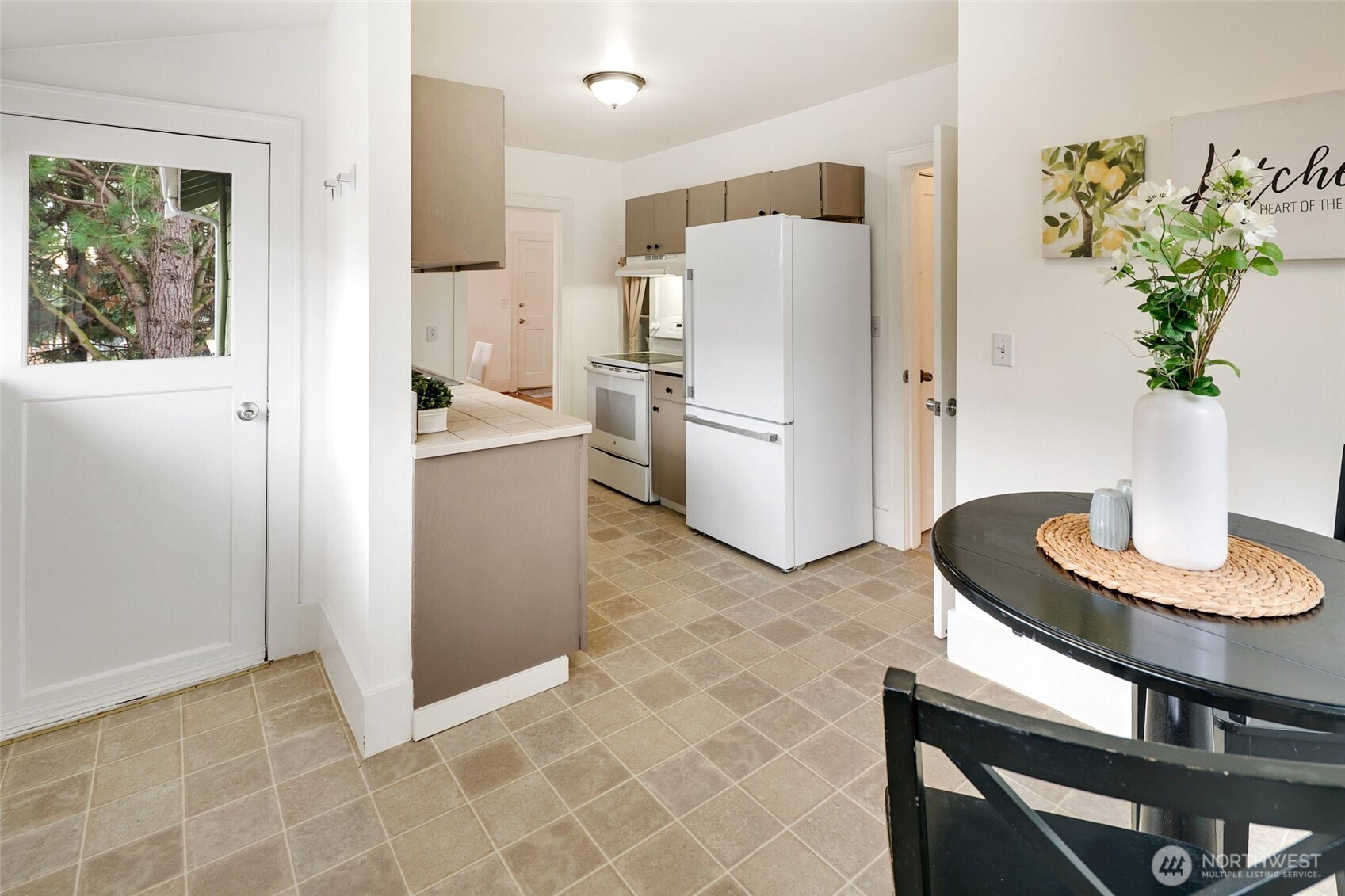 920 North 102nd Street Seattle, WA 98133 - Photo 15 of 38