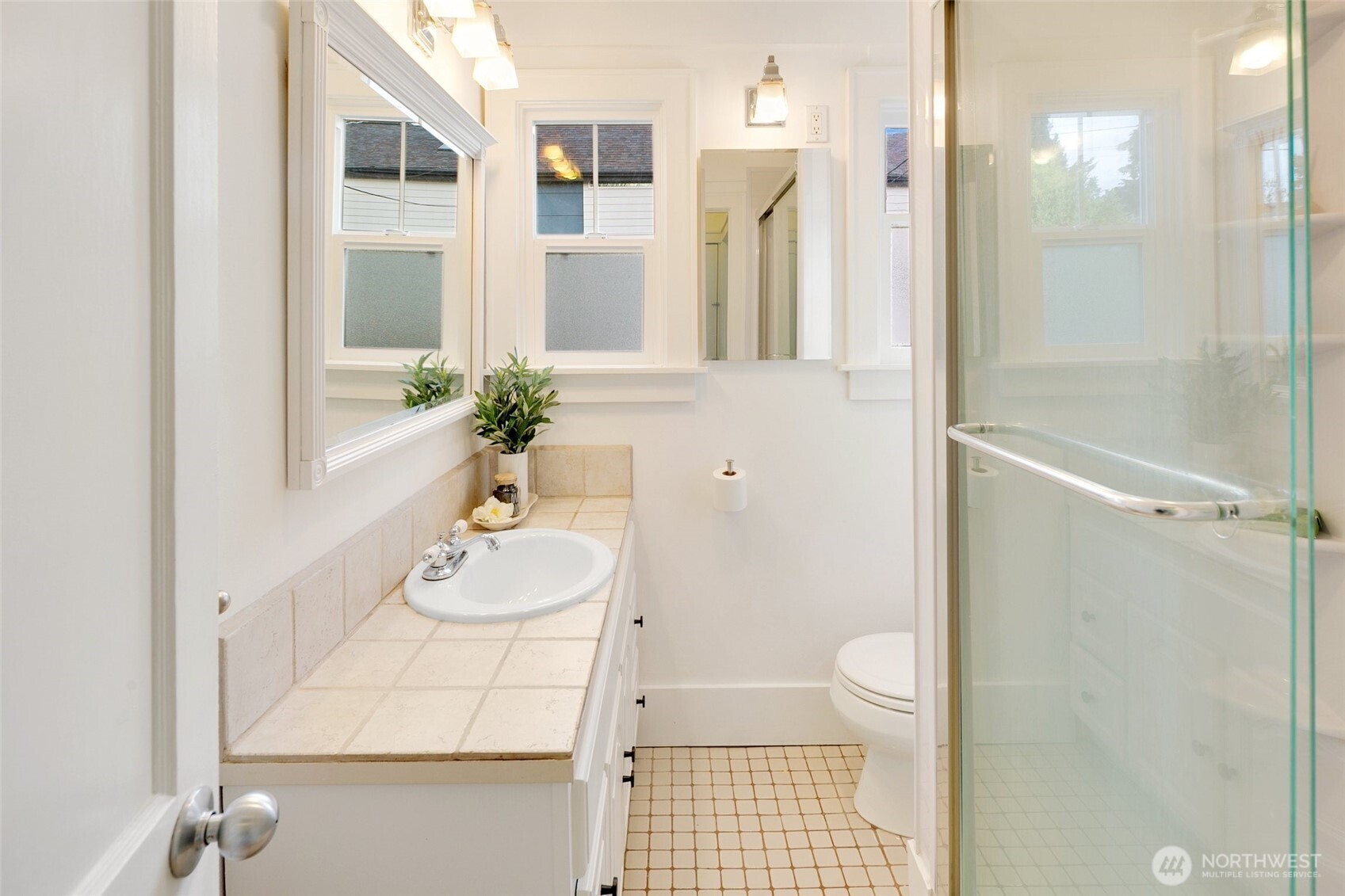 920 North 102nd Street Seattle, WA 98133 - Photo 21 of 38